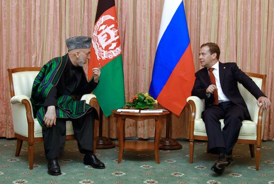 Dmitry Medvedev meets Hamid Karzai in Dushanbe