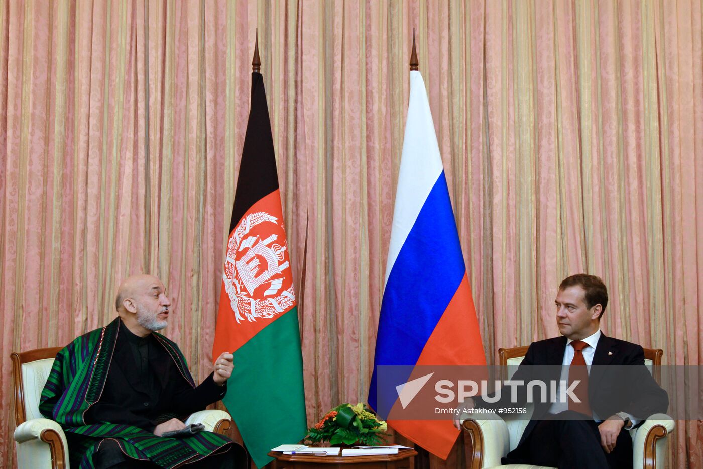 Dmitry Medvedev meets Hamid Karzai in Dushanbe