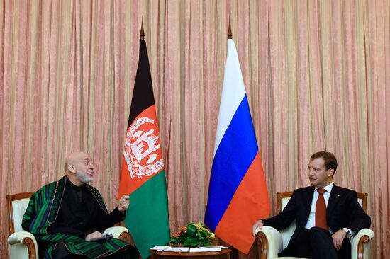 Dmitry Medvedev meets Hamid Karzai in Dushanbe