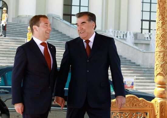 Dmitry Medvedev visits Tajikistan