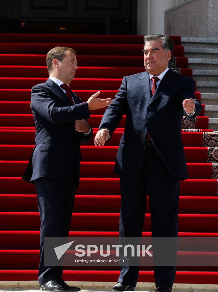 Dmitry Medvedev visits Tajikistan