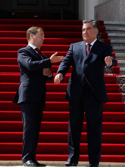 Dmitry Medvedev visits Tajikistan