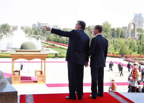 Dmitry Medvedev visits Tajikistan