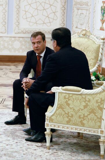 Dmitry Medvedev visits Tajikistan