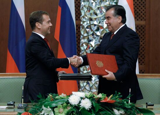 Dmitry Medvedev visits Tajikistan