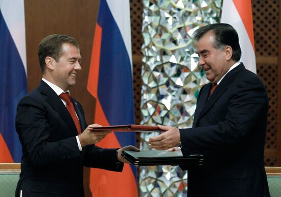 Dmitry Medvedev visits Tajikistan