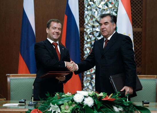 Dmitry Medvedev visits Tajikistan