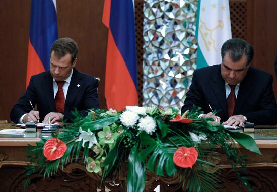 Dmitry Medvedev visits Tajikistan