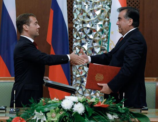 Dmitry Medvedev visits Tajikistan