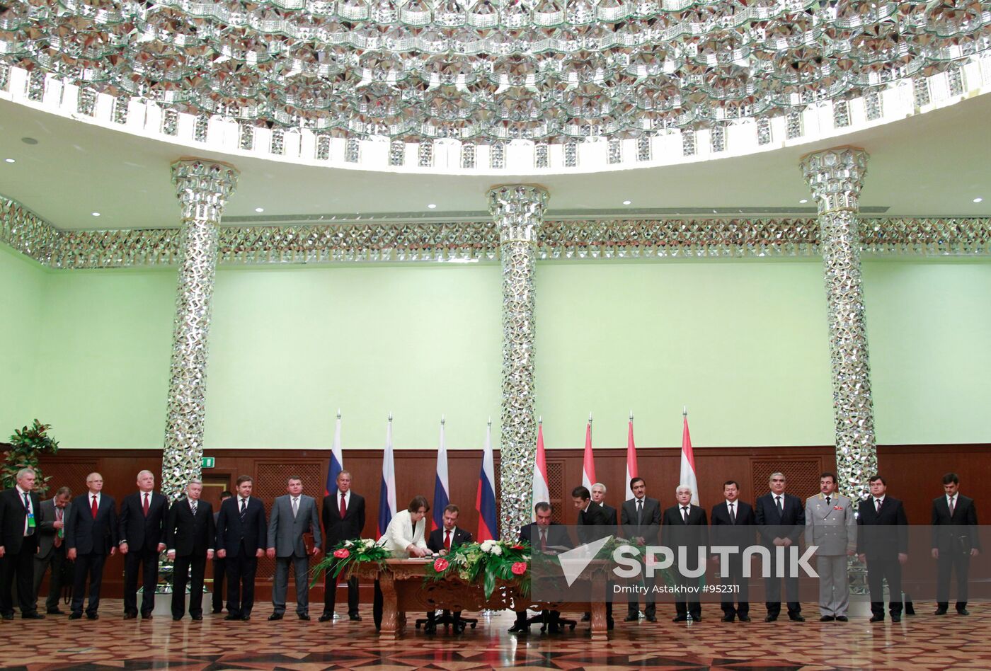 Dmitry Medvedev visits Tajikistan