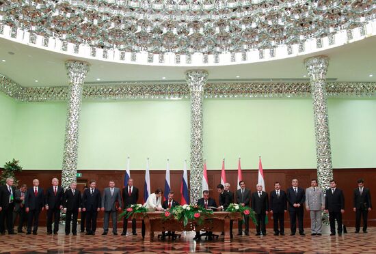 Dmitry Medvedev visits Tajikistan