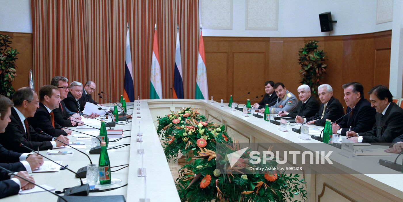 Dmitry Medvedev visits Tajikistan