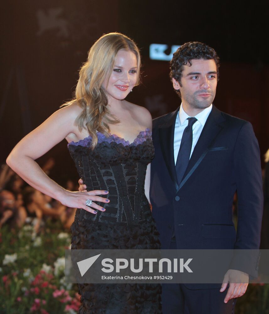 Oscar Isaac and Abbie Cornish