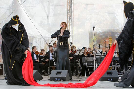 Lubov Kazarnovskaya