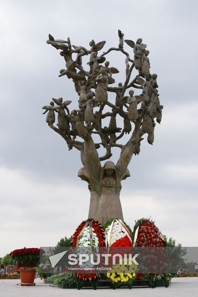 "Tree of Mourning" memorial