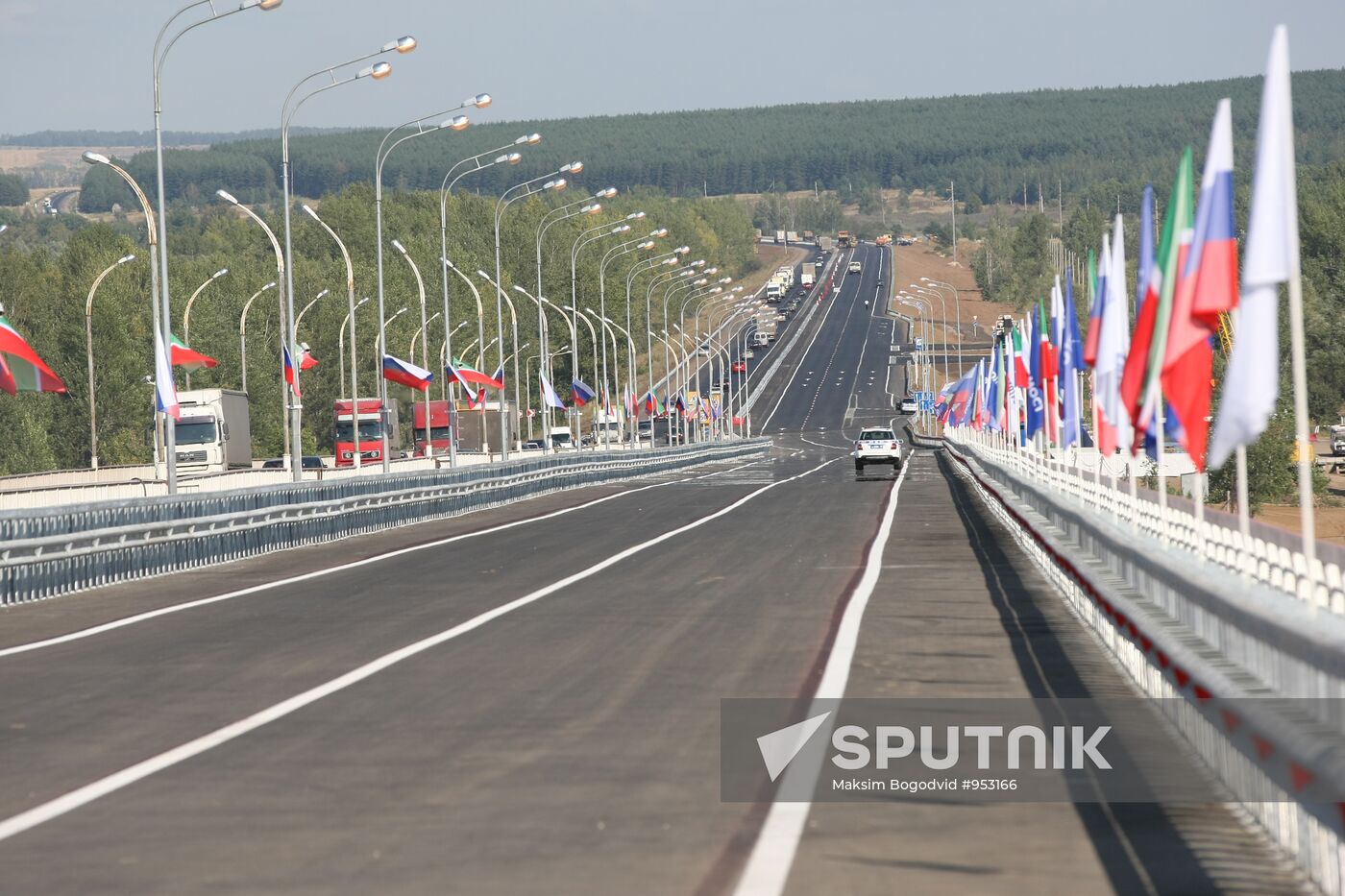 Opening of first stage of bridge across Vyatka River