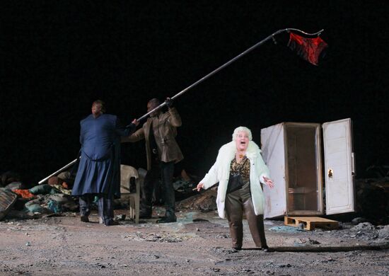 Rehearsal of "The Rise and Fall of Mahogany" opera