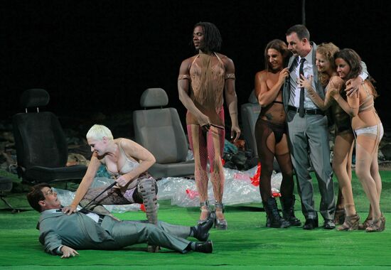 Rehearsal of "The Rise and Fall of Mahogany" opera