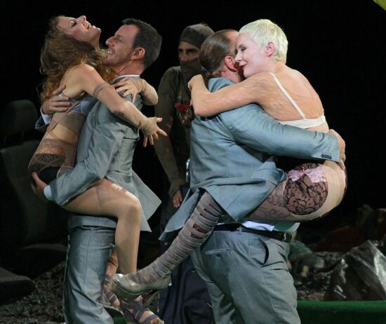 Rehearsal of "The Rise and Fall of Mahogany" opera