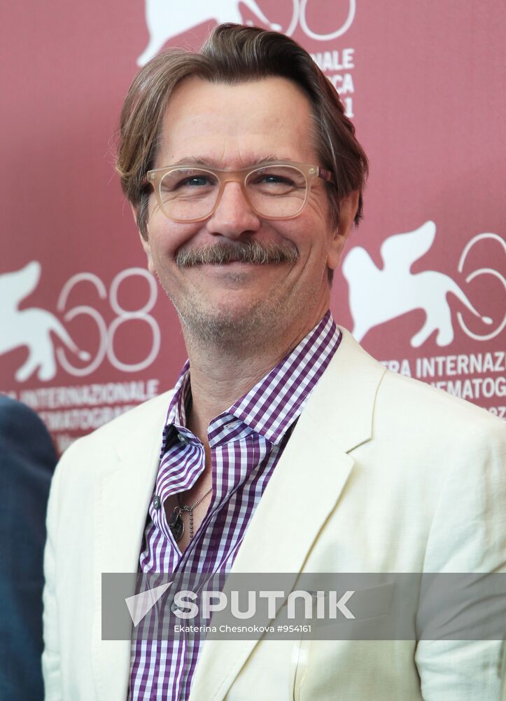 Leonard Gary Oldman