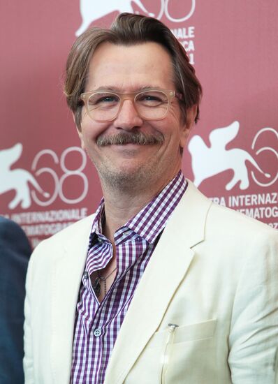 Leonard Gary Oldman