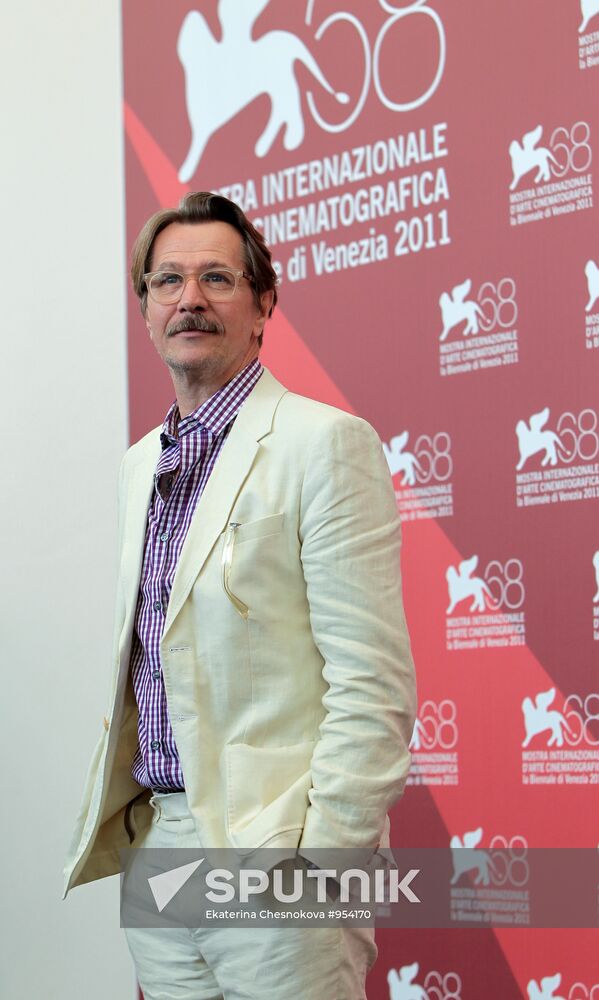 Leonard Gary Oldman
