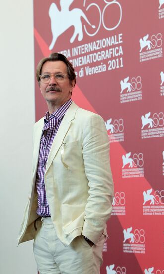 Leonard Gary Oldman