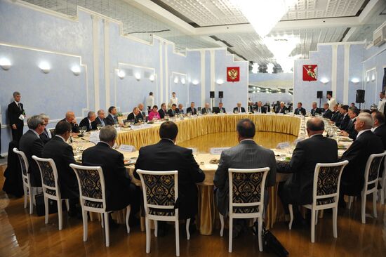 Vladimir Putin meets with leaders of North-West regions