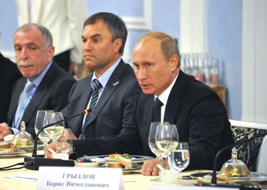 Vladimir Putin meets with leaders of North-West regions