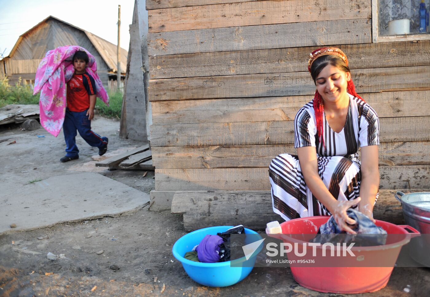 Moldovan Roma camp in Tyumen