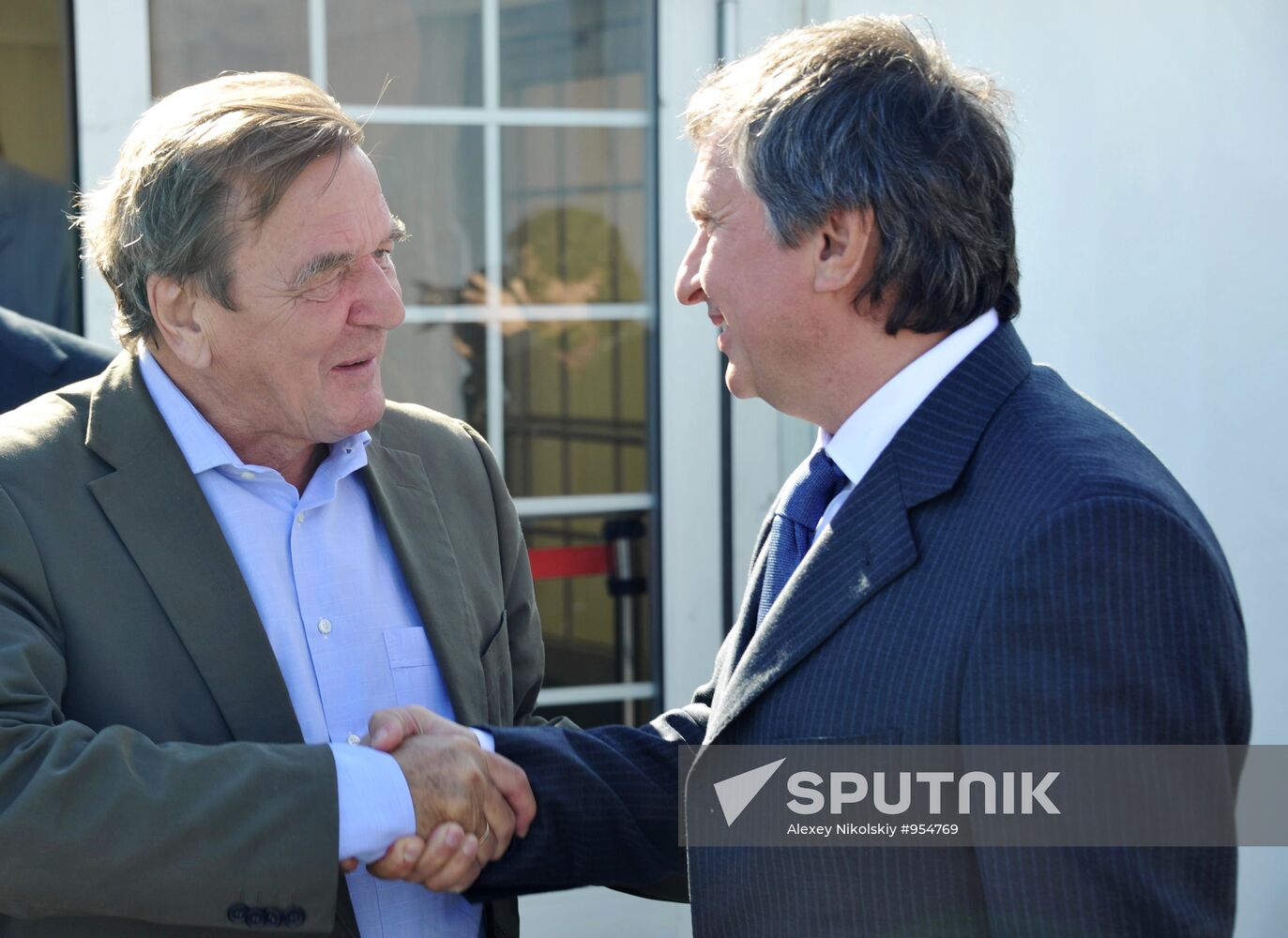 Gerhard Schroeder and Igor Sechin