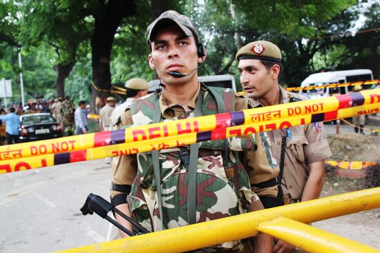Explosion near New Delhi High Court