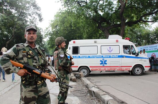 Explosion near New Delhi High Court