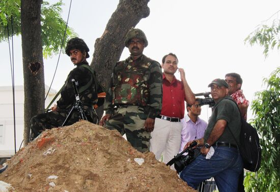 Explosion near New Delhi High Court