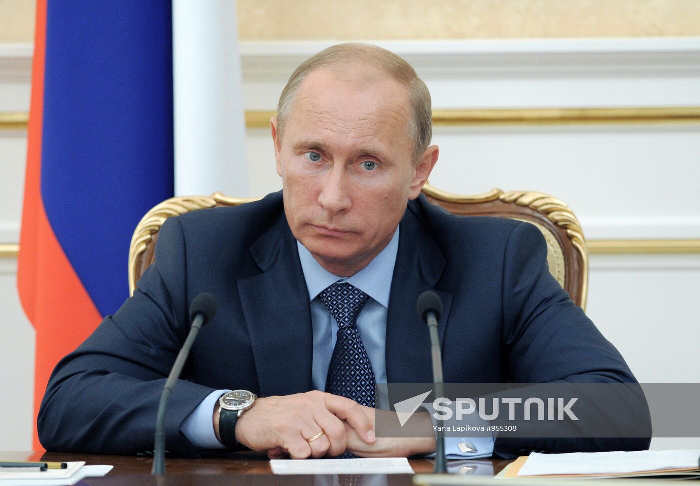 Vladimir Putin chairs meeting of government presidium