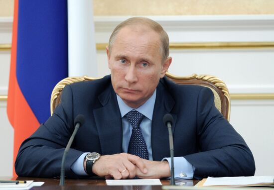 Vladimir Putin chairs meeting of government presidium