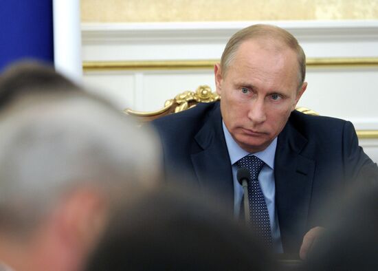 Vladimir Putin chairs meeting of government presidium