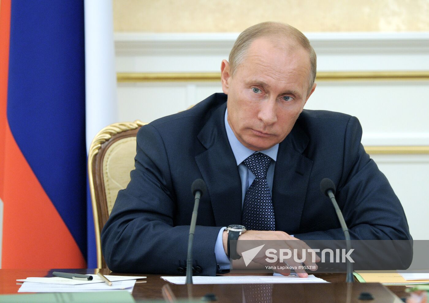 Vladimir Putin chairs meeting of government presidium