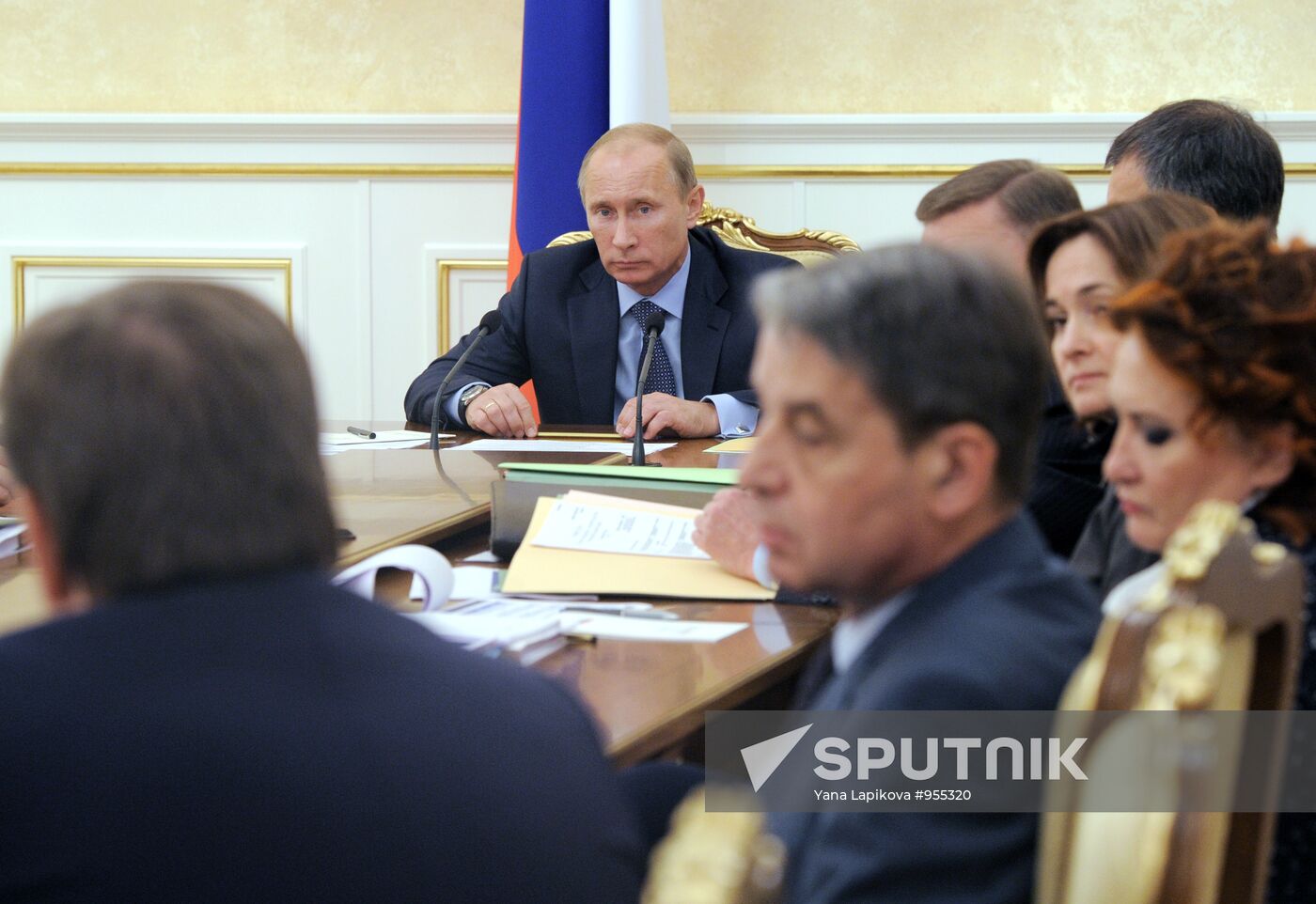 Vladimir Putin chairs meeting of government presidium