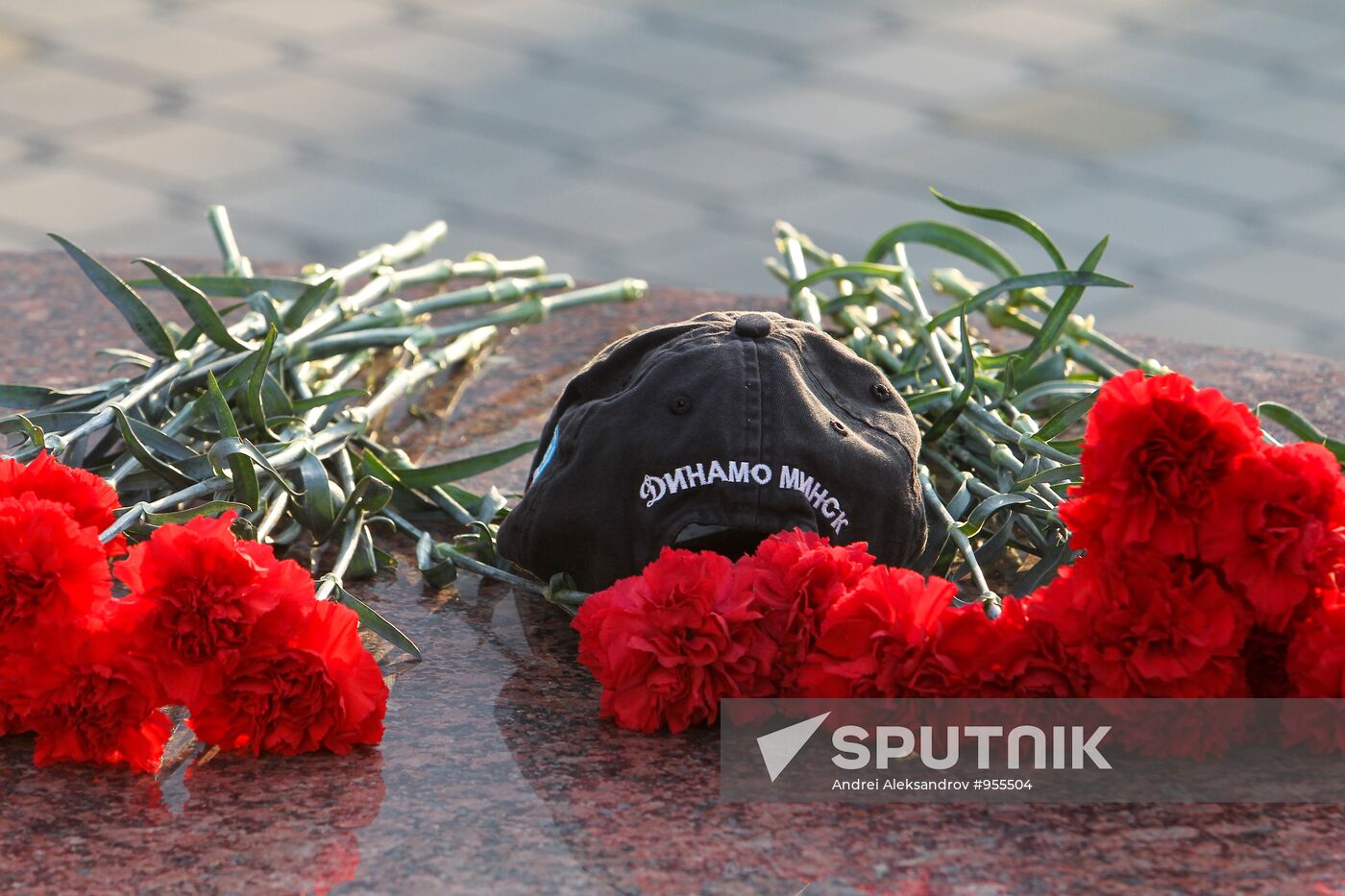 People of Minsk bring flowers and candles to Minsk-Arena