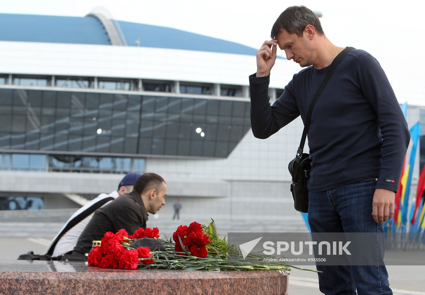 People of Minsk bring flowers and candles to Minsk-Arena