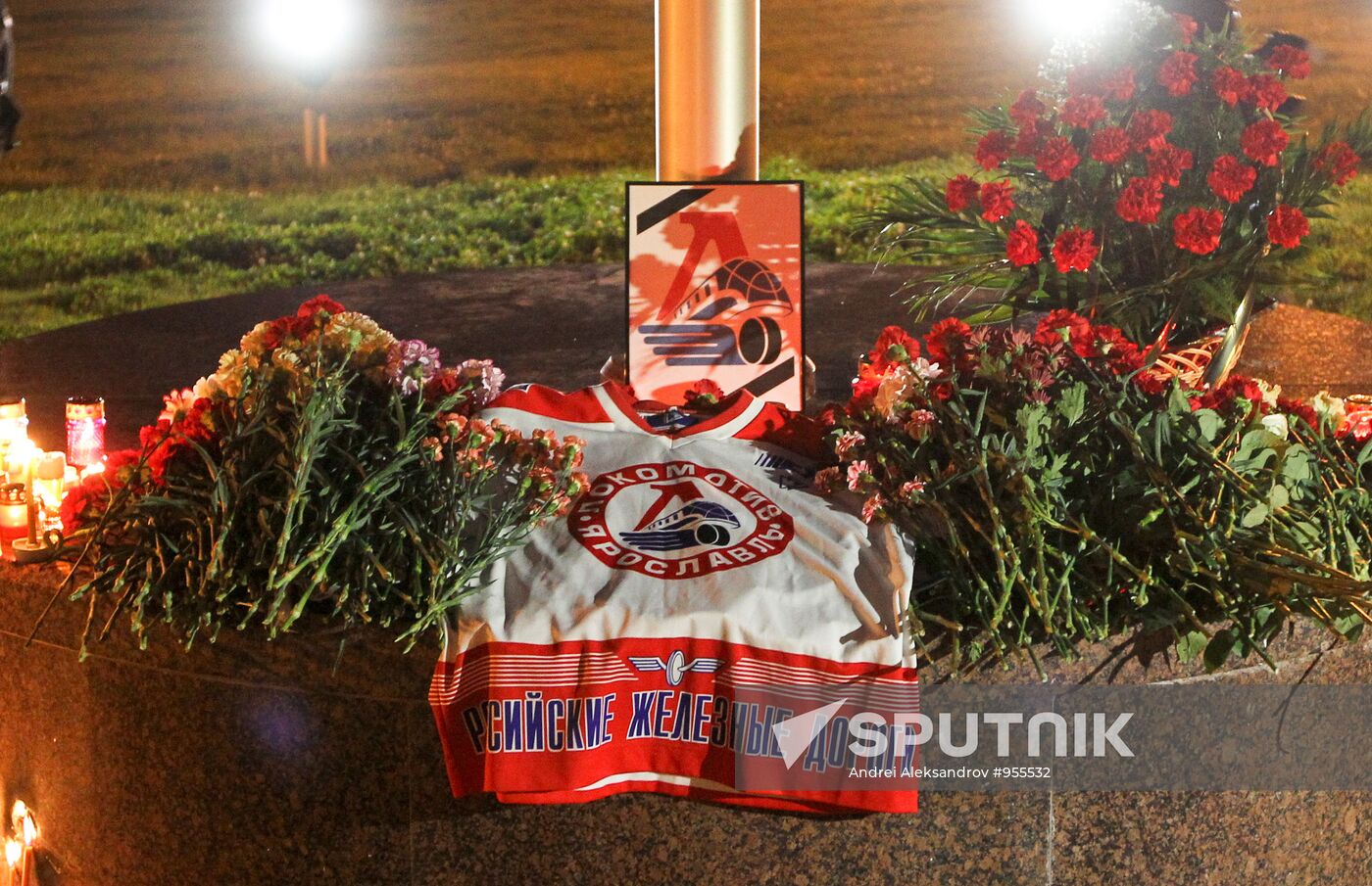 People of Minsk bring flowers and candles to Minsk-Arena