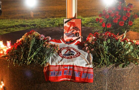 People of Minsk bring flowers and candles to Minsk-Arena