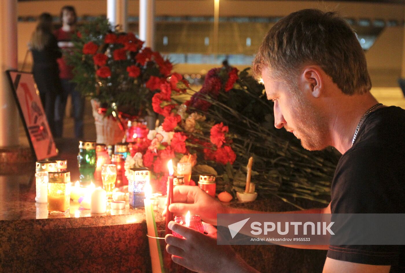 People of Minsk bring flowers and candles to Minsk-Arena