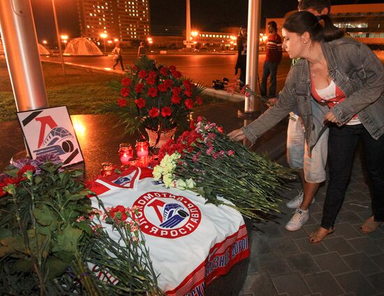 People of Minsk bring flowers and candles to Minsk-Arena