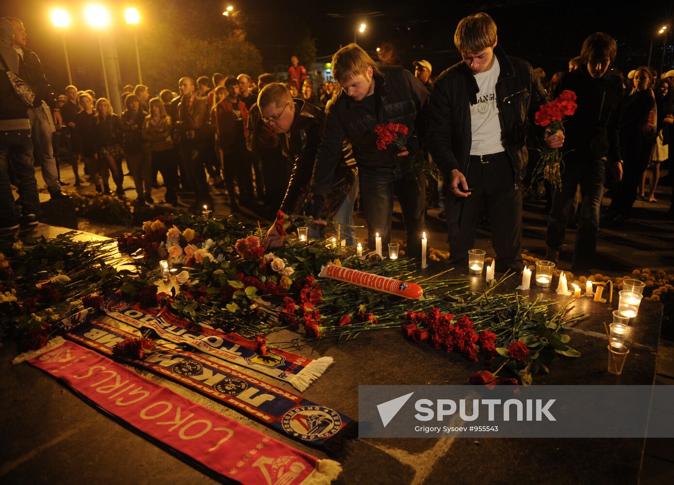 Yaroslavl residents remember dead hockey players