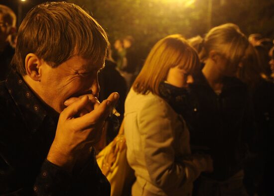 Yaroslavl residents march in memory of dead hockey players