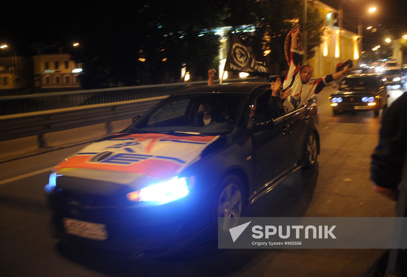 Fans of Lokomotiv team out in Yaroslavl streets