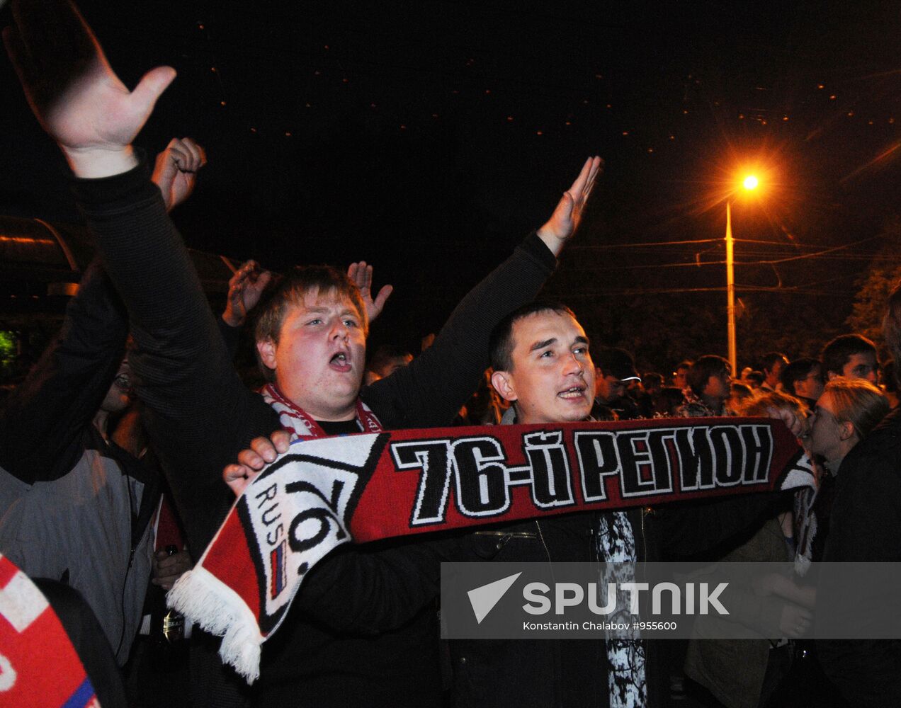 Yaroslavl residents march in memory of dead hockey players