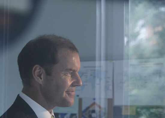 Christoph Weber visits SmithKline Beecham Biomed plant